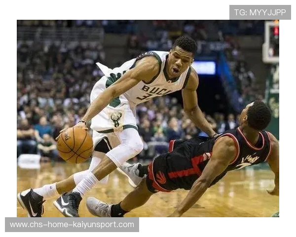 字母哥送出亲笔信鼓励退役球员，暖心榜样再现