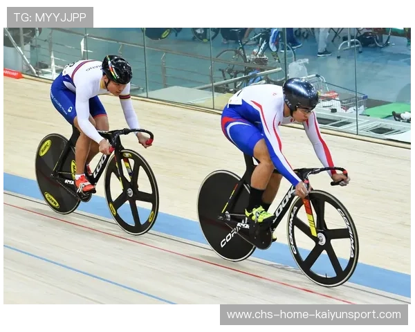 自行车联赛冲刺阶段竞争白热化,分秒必争,自行车比赛